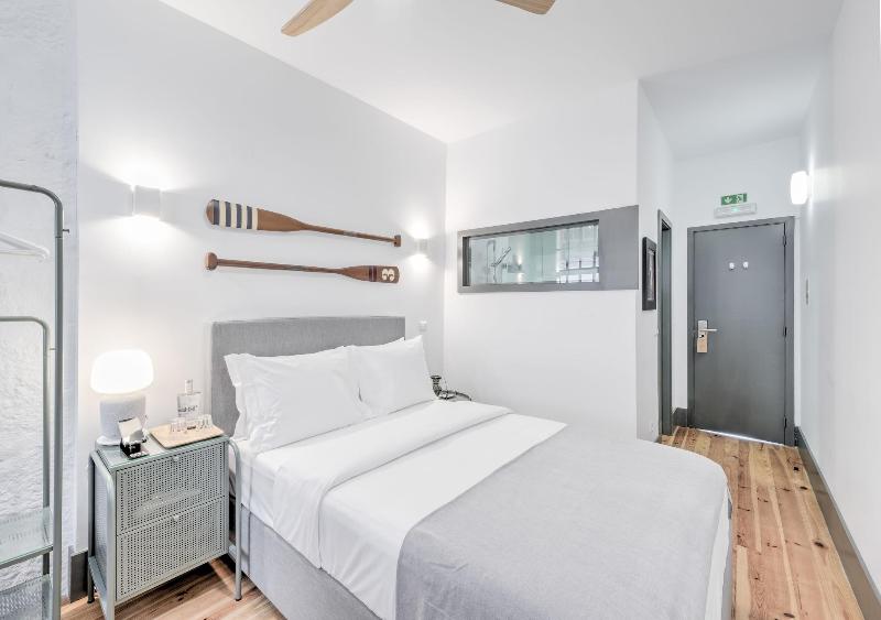 Homey River Suites image