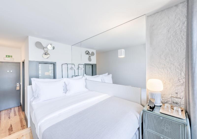 Homey River Suites image