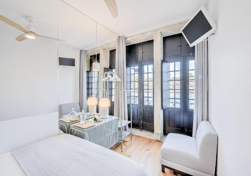 Homey River Suites image
