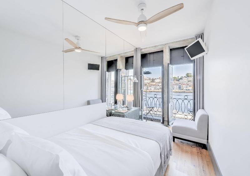 Homey River Suites image