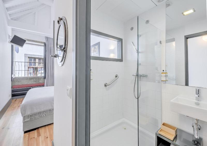 Homey River Suites image