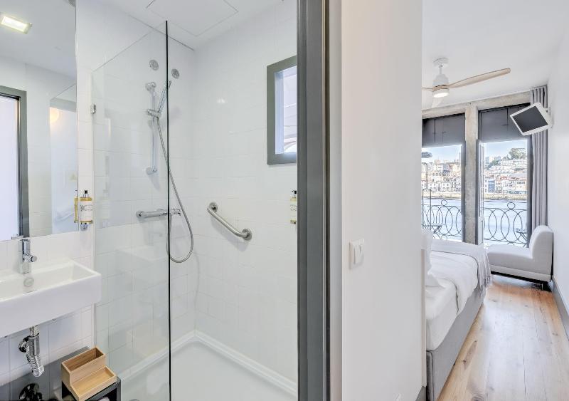 Homey River Suites image