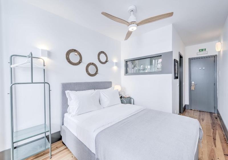 Homey River Suites image