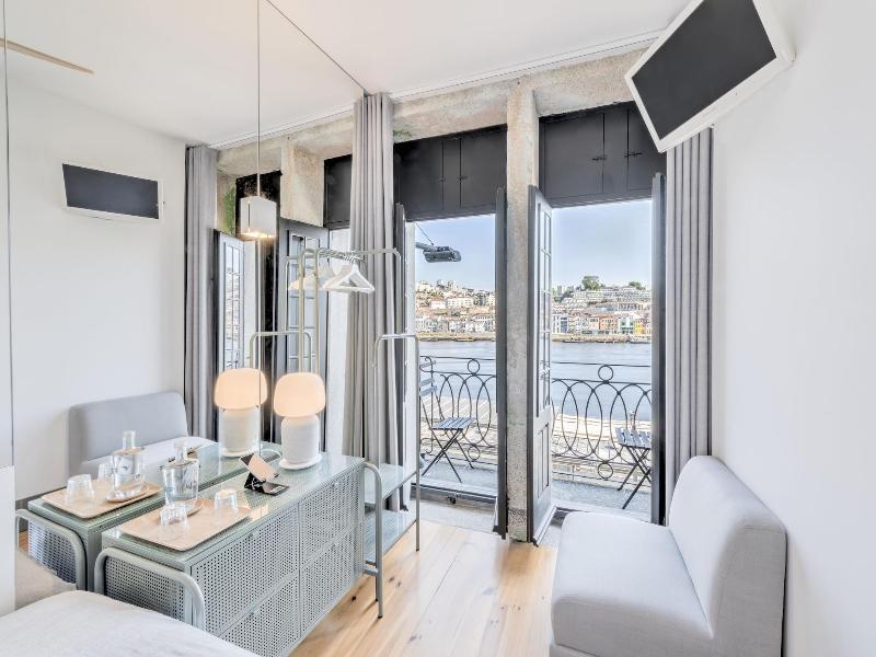 Homey River Suites image