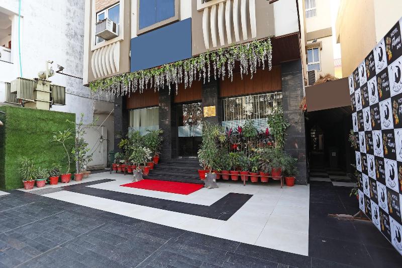 Hotel Flowers Inn image