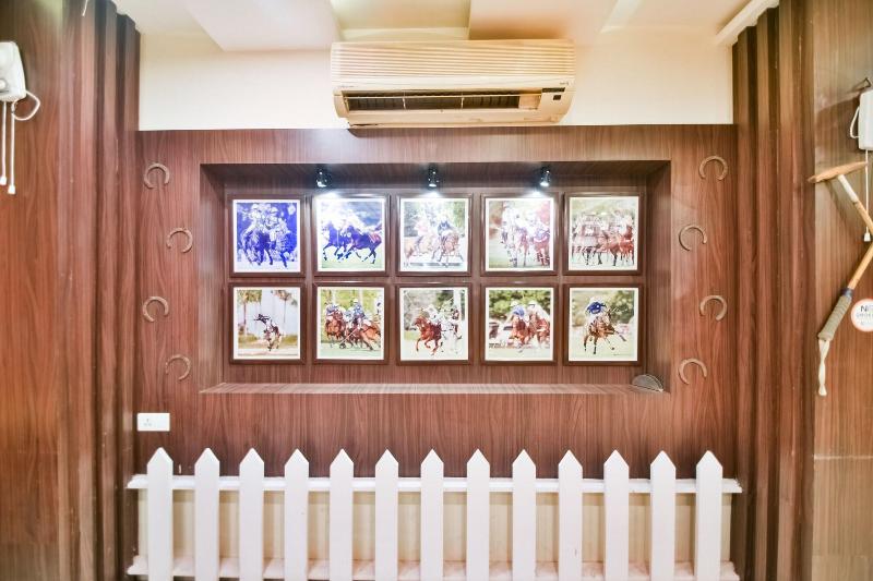Hotel Flowers Inn image