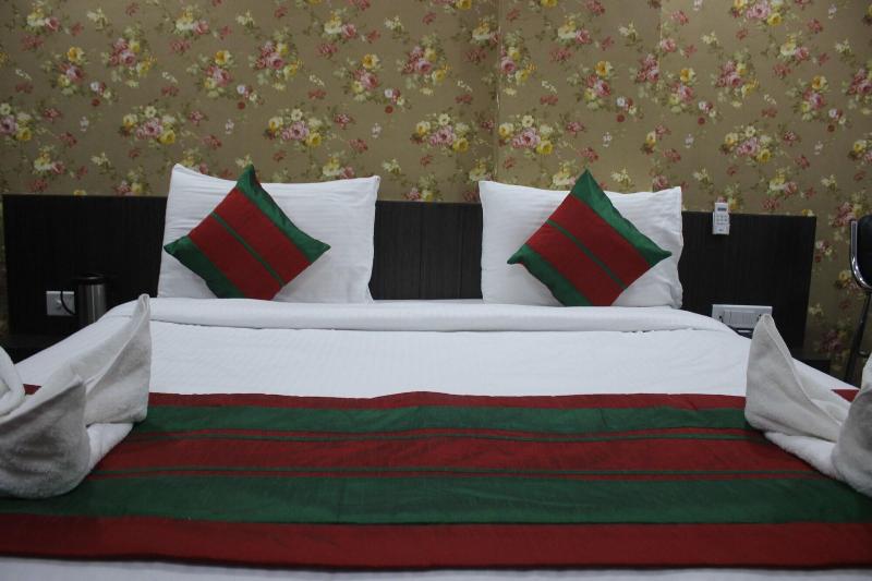 Hotel Flowers Inn image