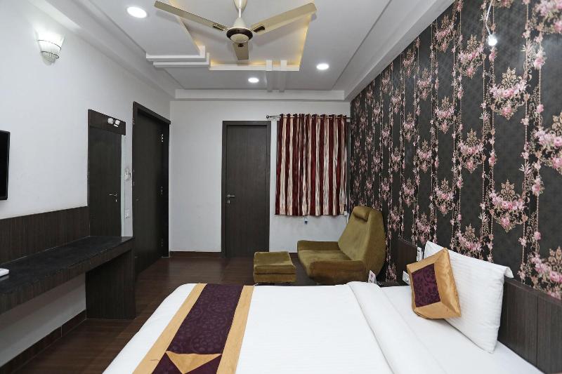 Hotel Flowers Inn image