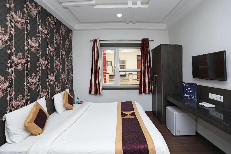 Hotel Flowers Inn image
