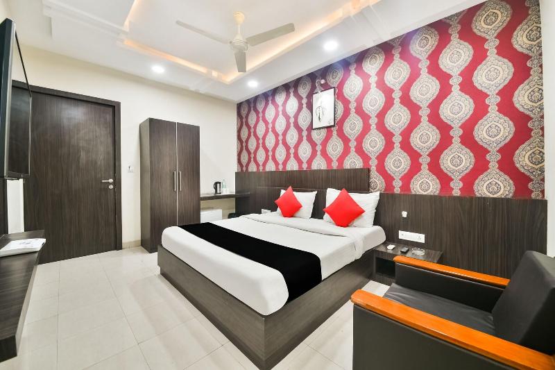 Hotel Flowers Inn image