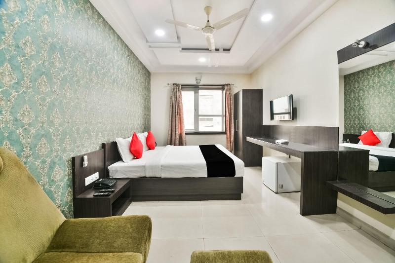 Hotel Flowers Inn image