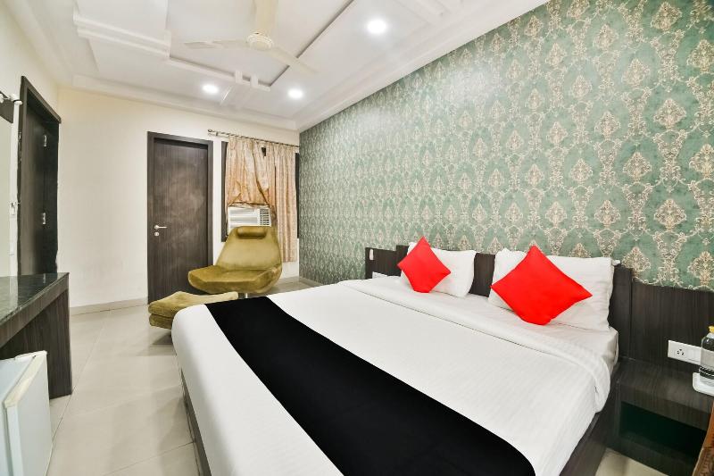 Hotel Flowers Inn image