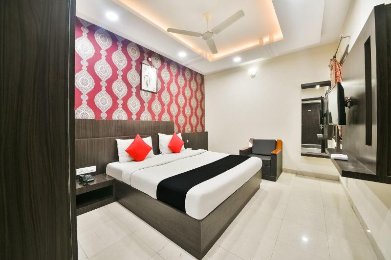 Hotel Flowers Inn image