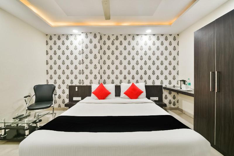 Hotel Flowers Inn image