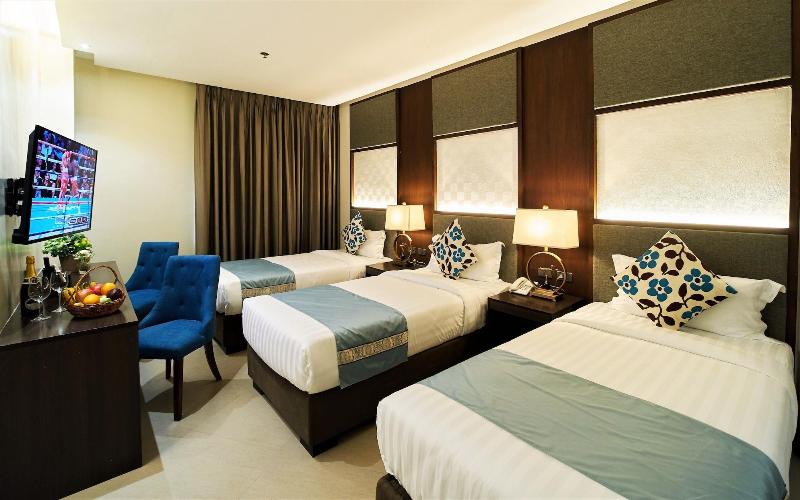 J7 Plaza Hotel image