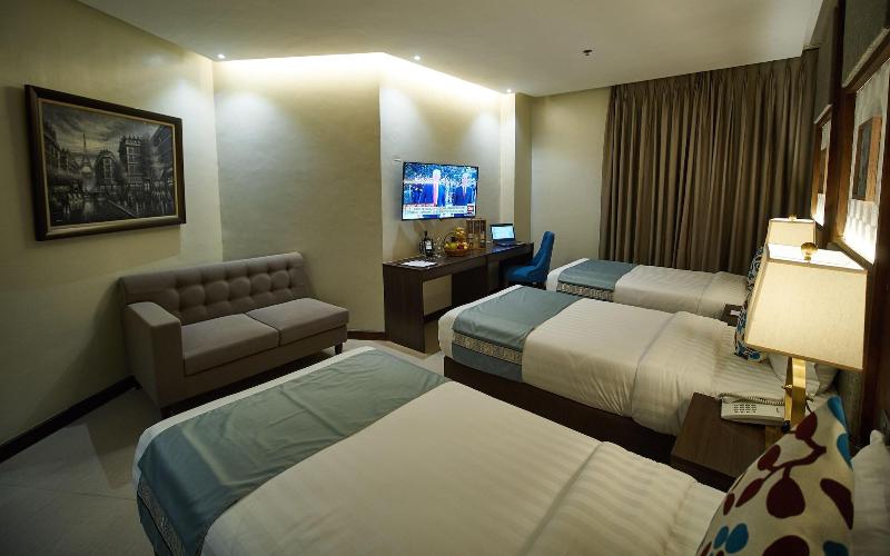 J7 Plaza Hotel image