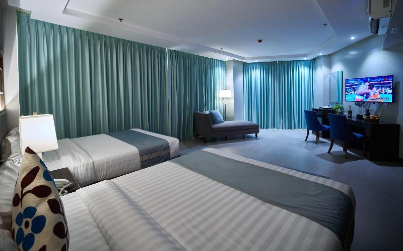 J7 Plaza Hotel image