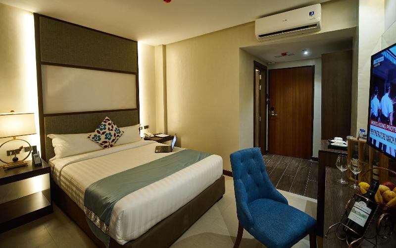 J7 Plaza Hotel image