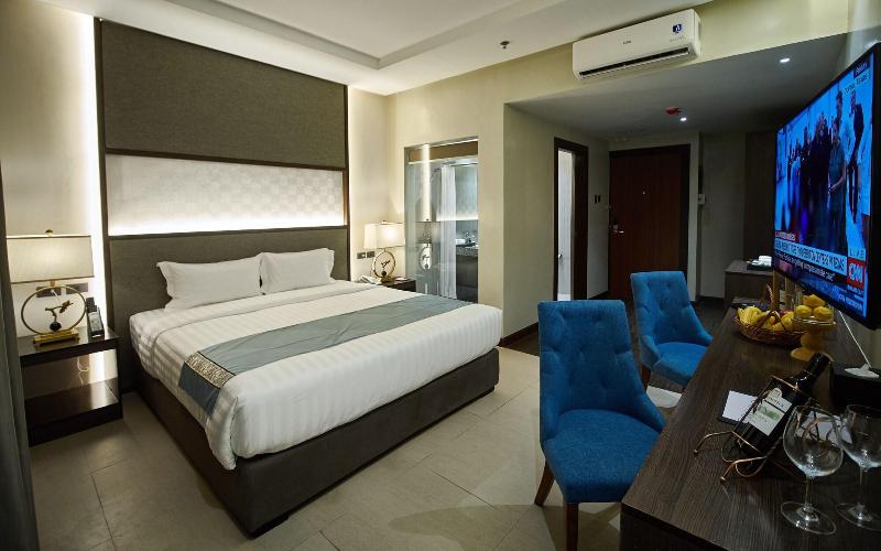J7 Plaza Hotel image