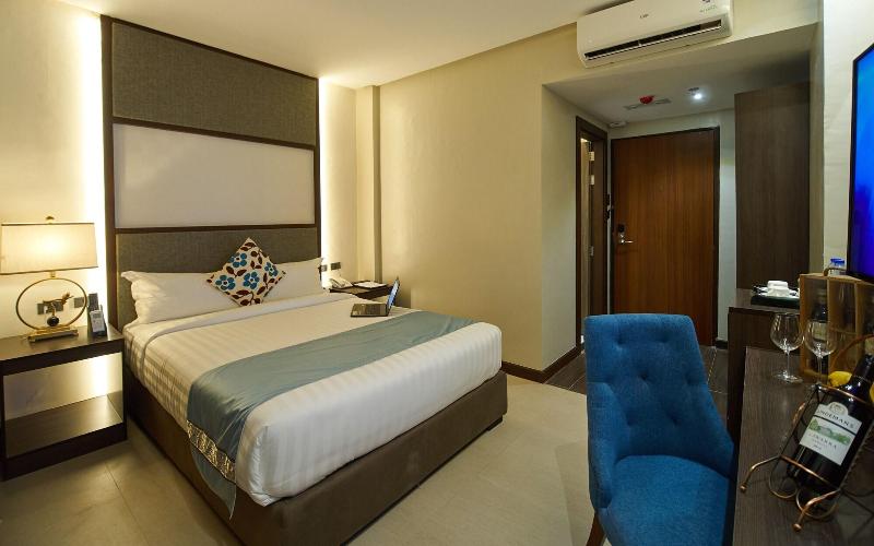 J7 Plaza Hotel image