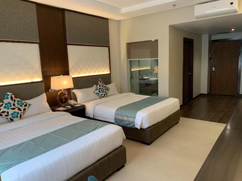 J7 Plaza Hotel