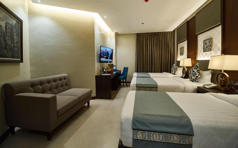 J7 Plaza Hotel image