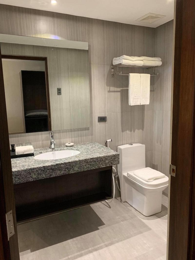 J7 Plaza Hotel image