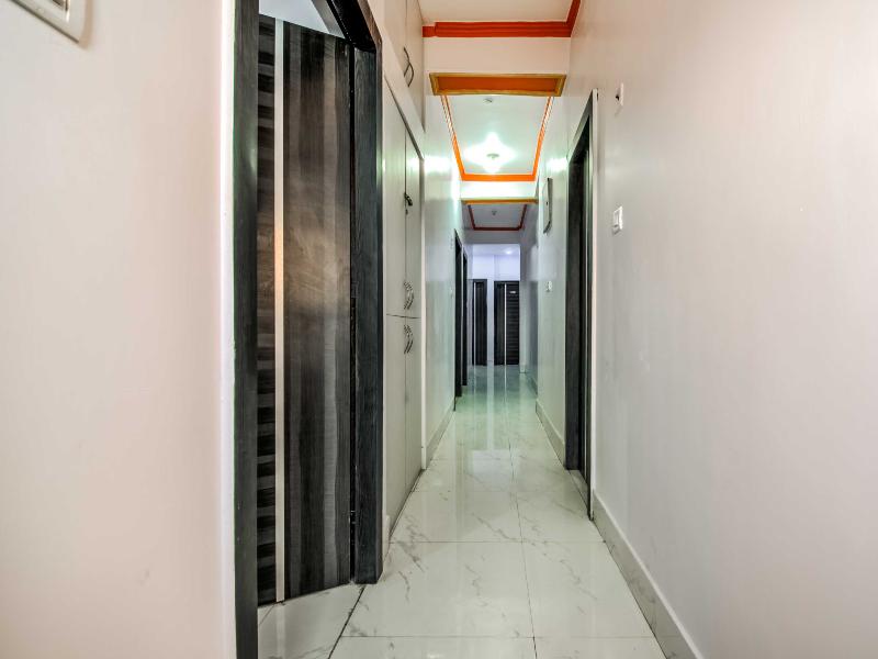 Oyo 14993 Rp Palace