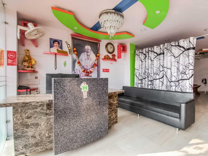 Oyo 14993 Rp Palace