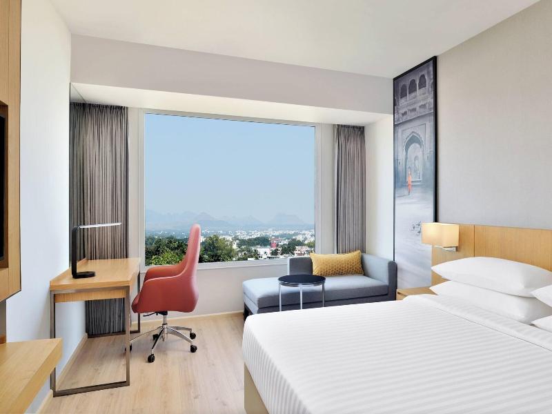 Courtyard By Marriott Nashik image