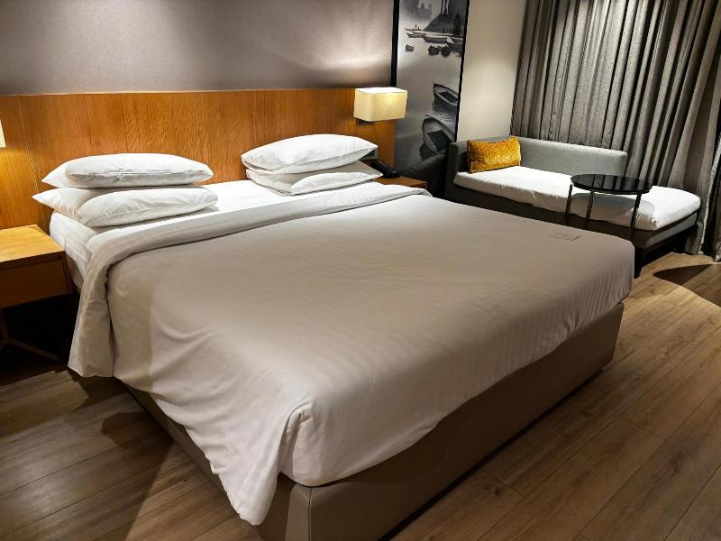 Courtyard By Marriott Nashik image