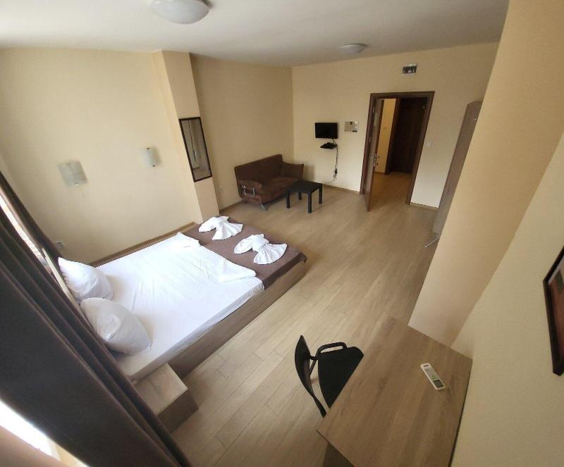 Twain Apart&Rooms image