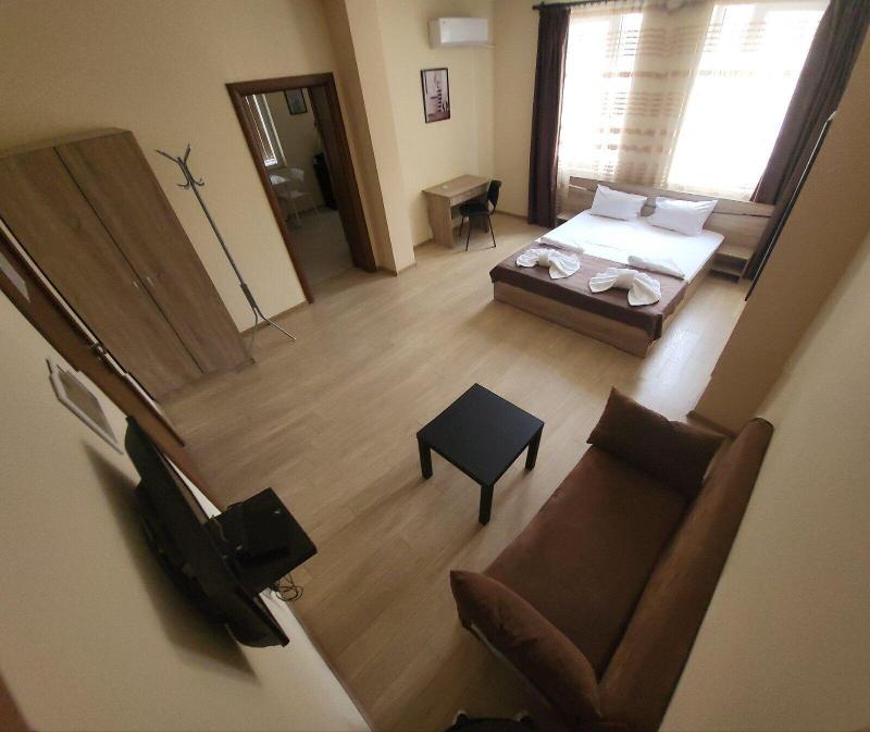 Twain Apart&Rooms image