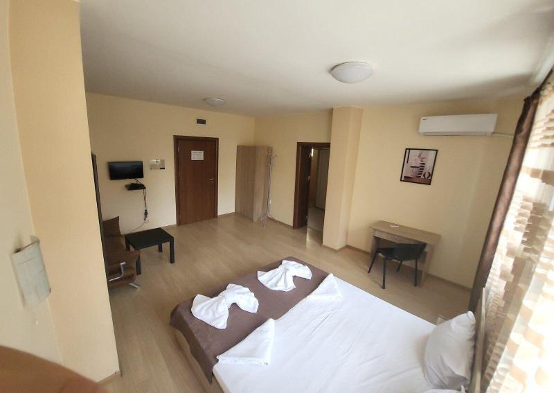 Twain Apart&Rooms image