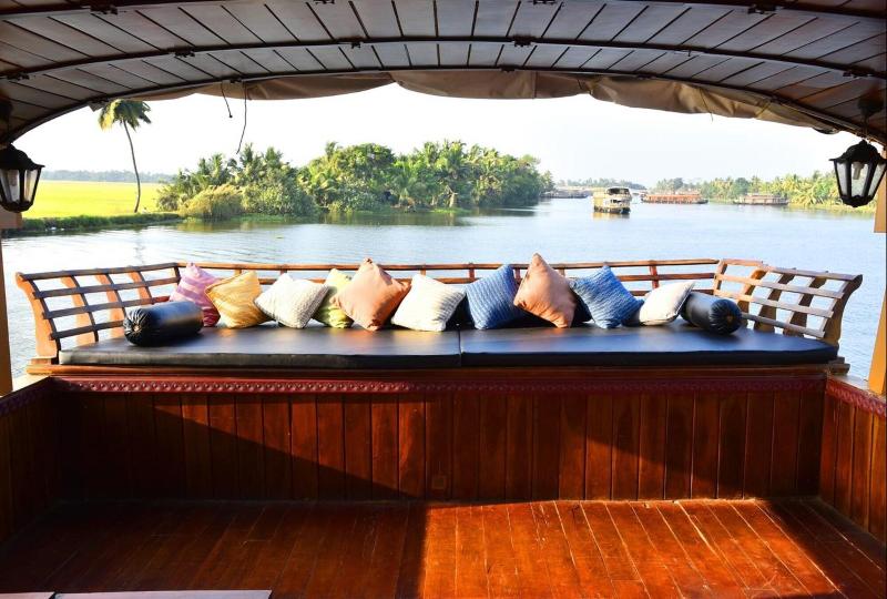 Indiavacationz Houseboat image