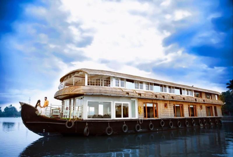 Indiavacationz Houseboat image