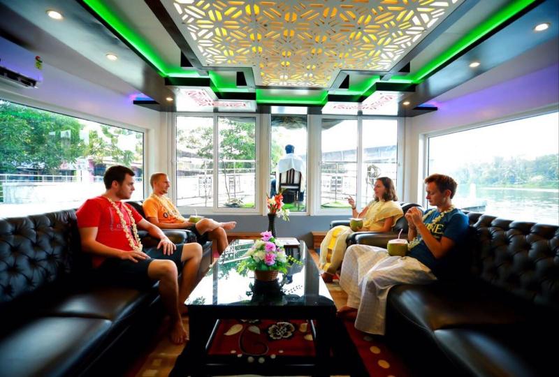 Indiavacationz Houseboat image