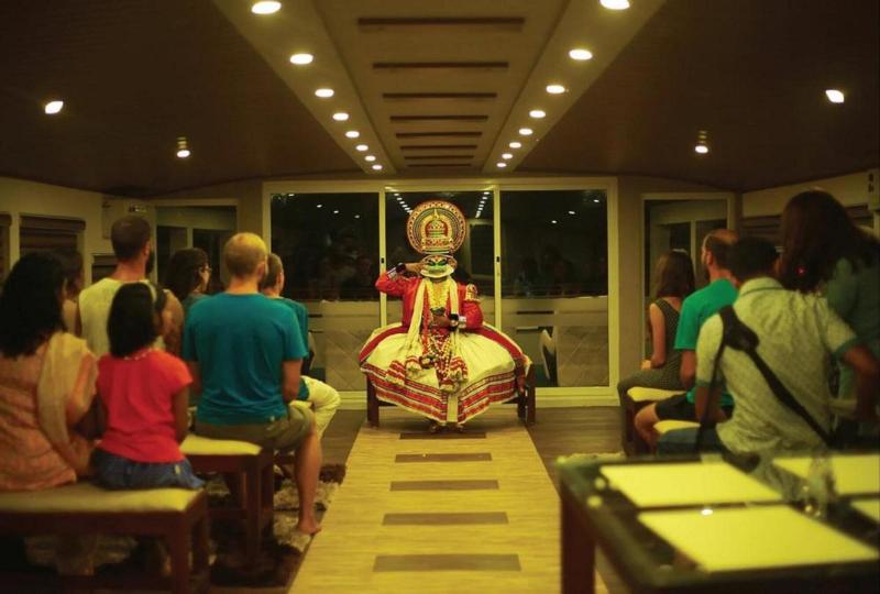 Indiavacationz Houseboat image