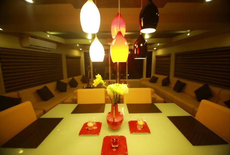 Indiavacationz Houseboat image