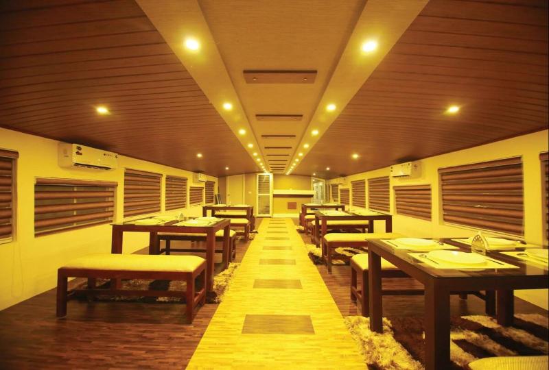 Indiavacationz Houseboat image