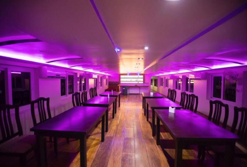 Indiavacationz Houseboat image