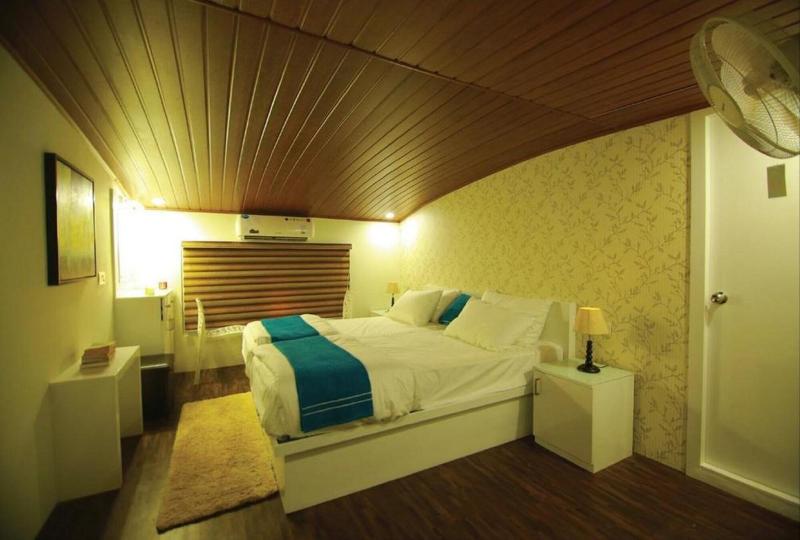 Indiavacationz Houseboat image
