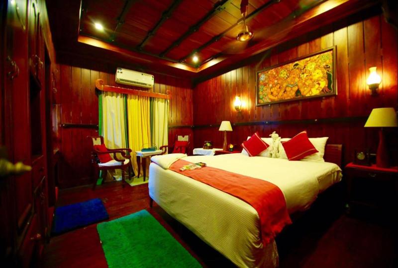 Indiavacationz Houseboat image