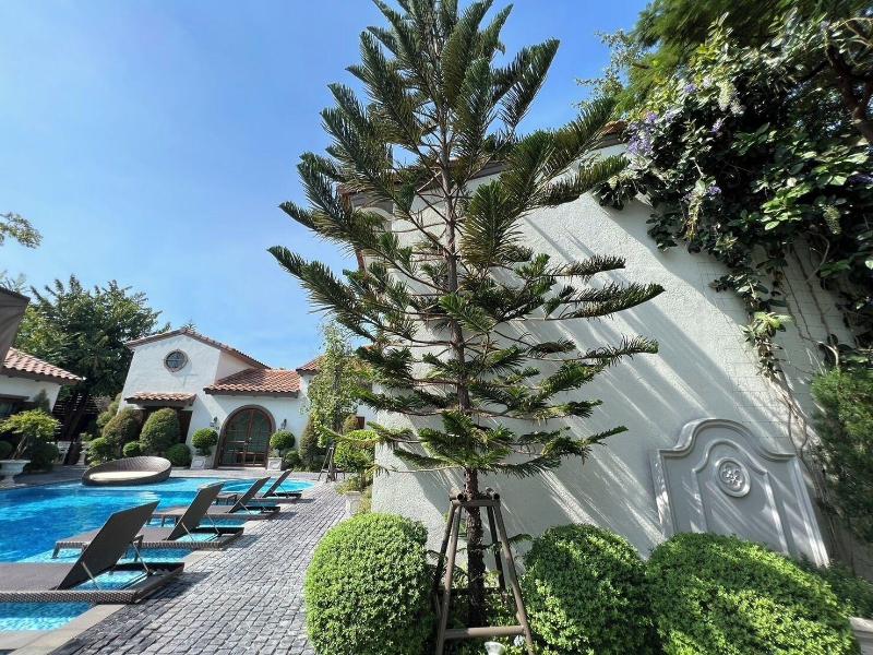 Villa Seville image