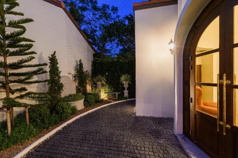 Villa Seville image