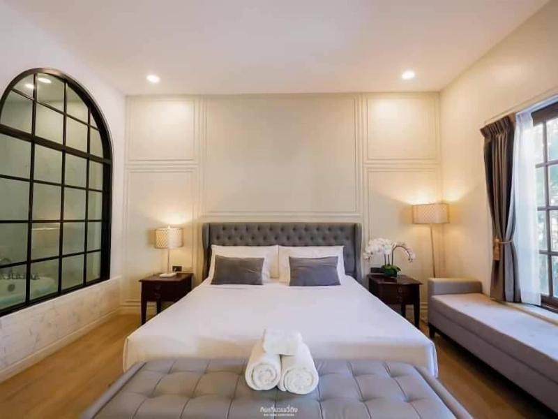 Villa Seville image