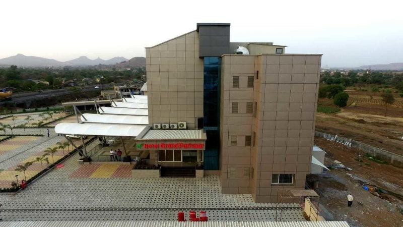 Hotel Grand Parivaar