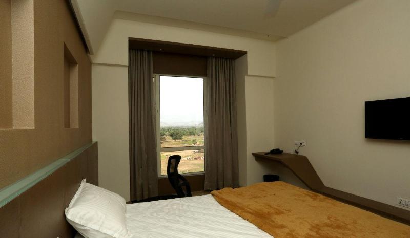 Hotel Grand Parivaar — photo 60