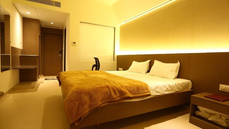 Hotel Grand Parivaar — photo 13