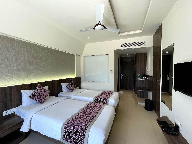 Hotel Grand Parivaar — photo 49